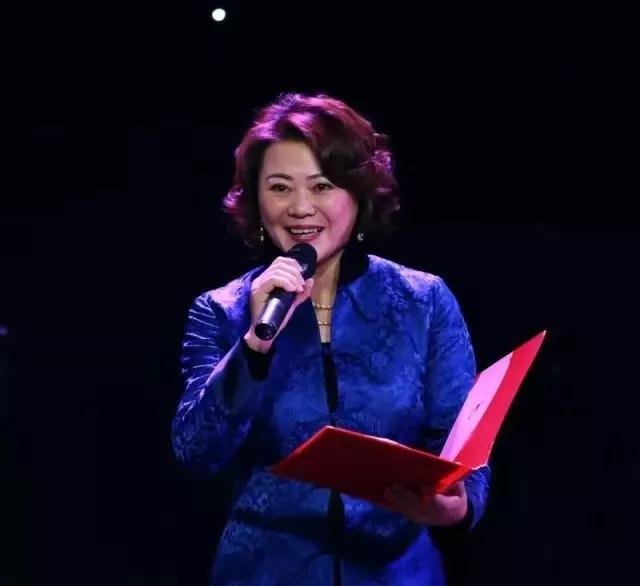 朗诵：林菲儿   重庆电视艺术家协会会员、菲儿电台创始人，国际广播电台驻重庆特约主持、参与录制中国广播电视总台大型文艺节目《朗读者》等节目.jpg